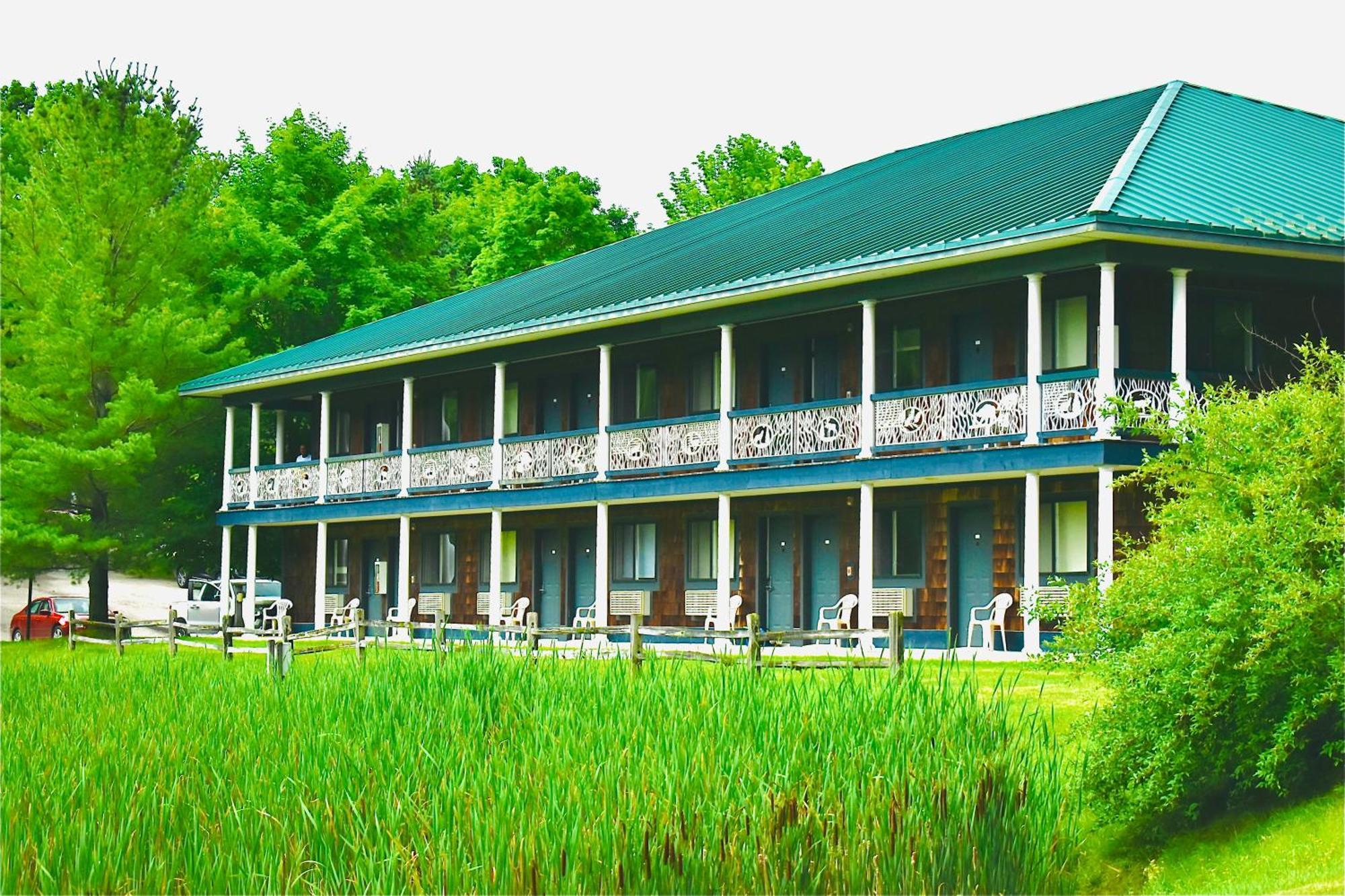 4 Season Fun At Legend Cottage Inn 벨레르 외부 사진