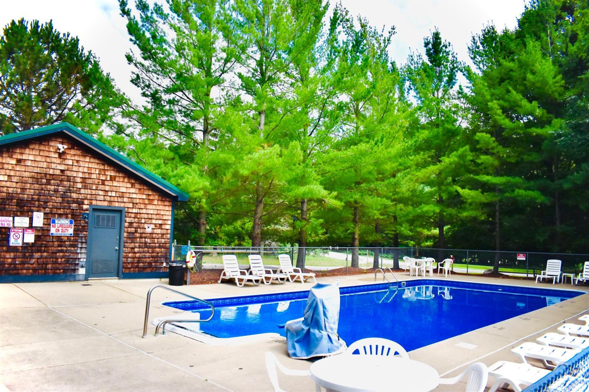 4 Season Fun At Legend Cottage Inn 벨레르 외부 사진